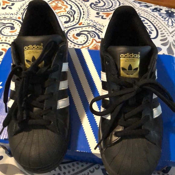 adidas shell toe tennis shoes